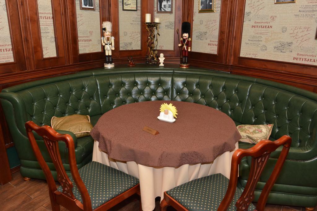 Atrium Hotel Ivano Frankivsk Bagian luar foto