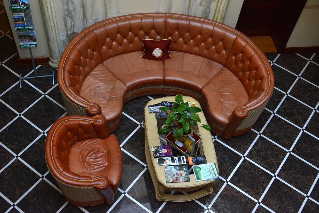 Atrium Hotel Ivano Frankivsk Bagian luar foto