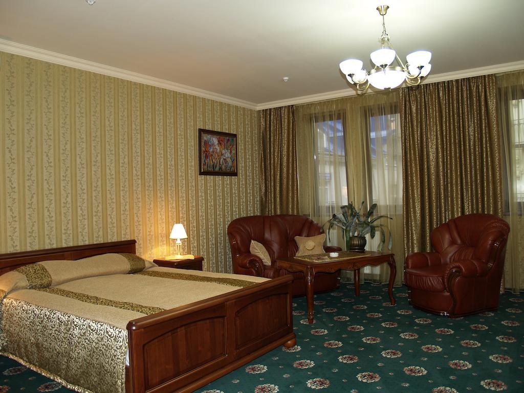 Atrium Hotel Ivano Frankivsk Bagian luar foto