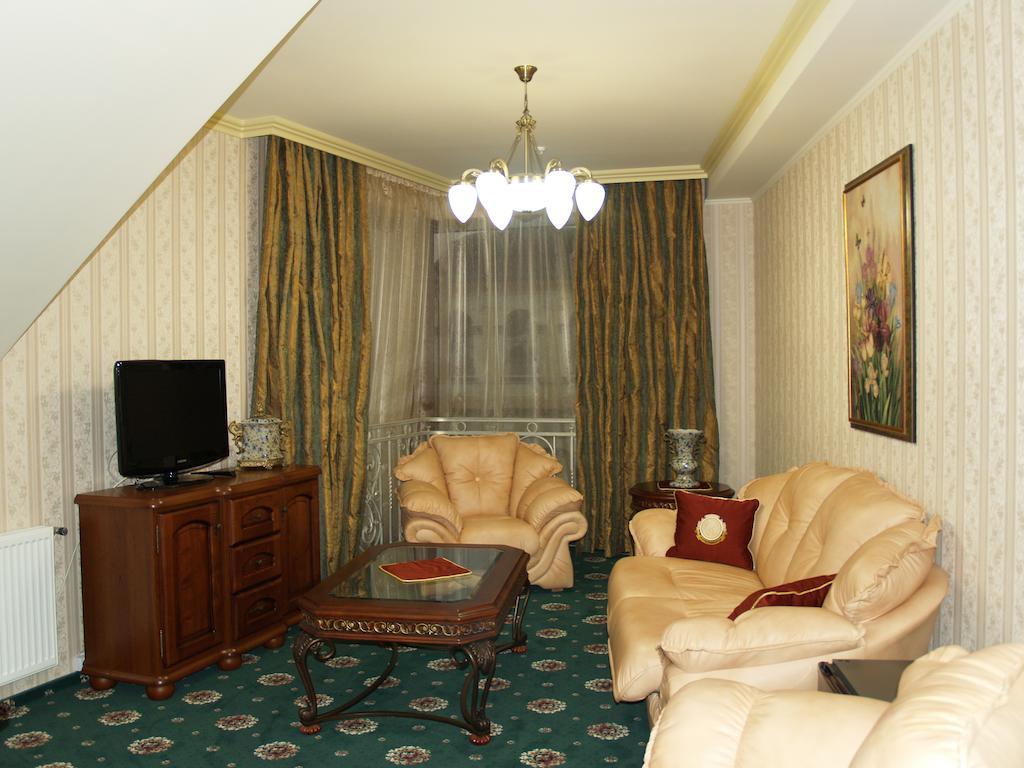 Atrium Hotel Ivano Frankivsk Bagian luar foto