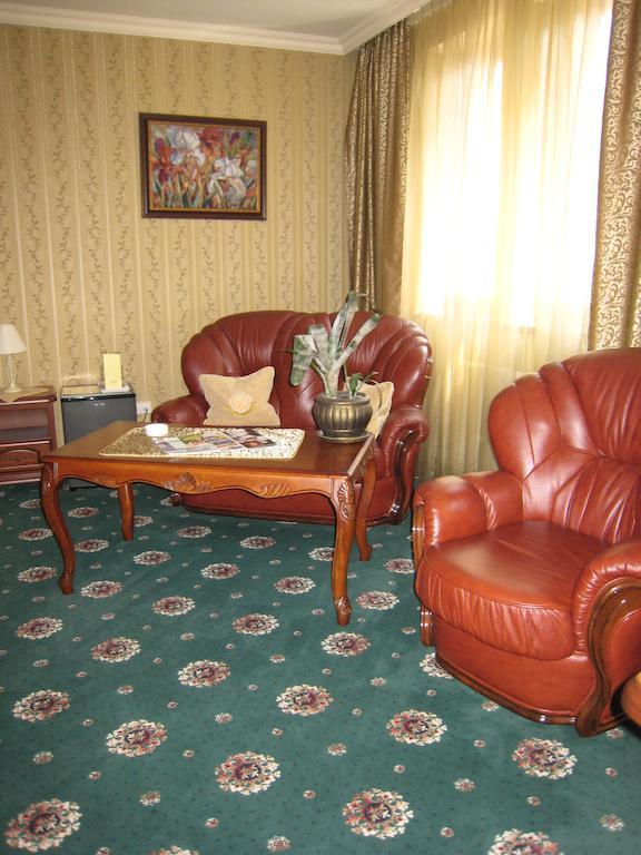 Atrium Hotel Ivano Frankivsk Ruang foto