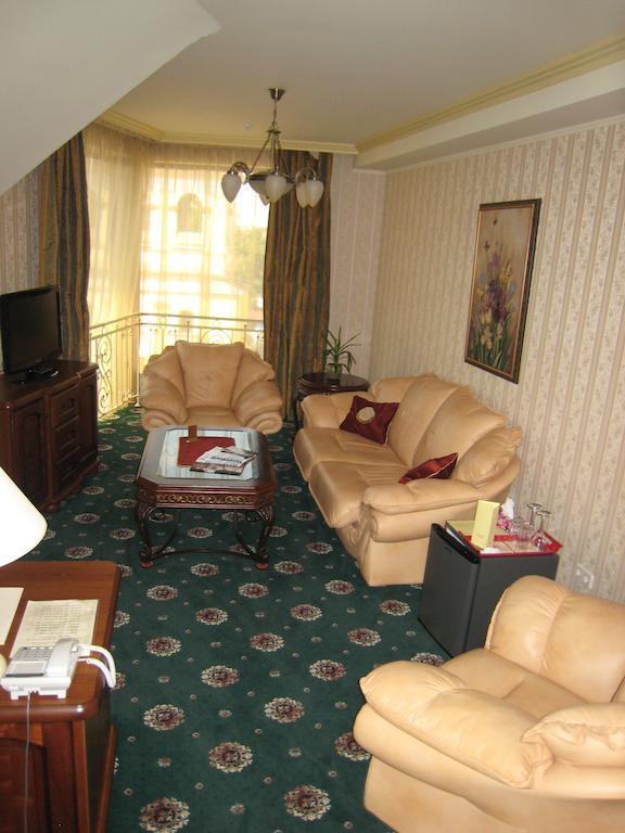 Atrium Hotel Ivano Frankivsk Ruang foto