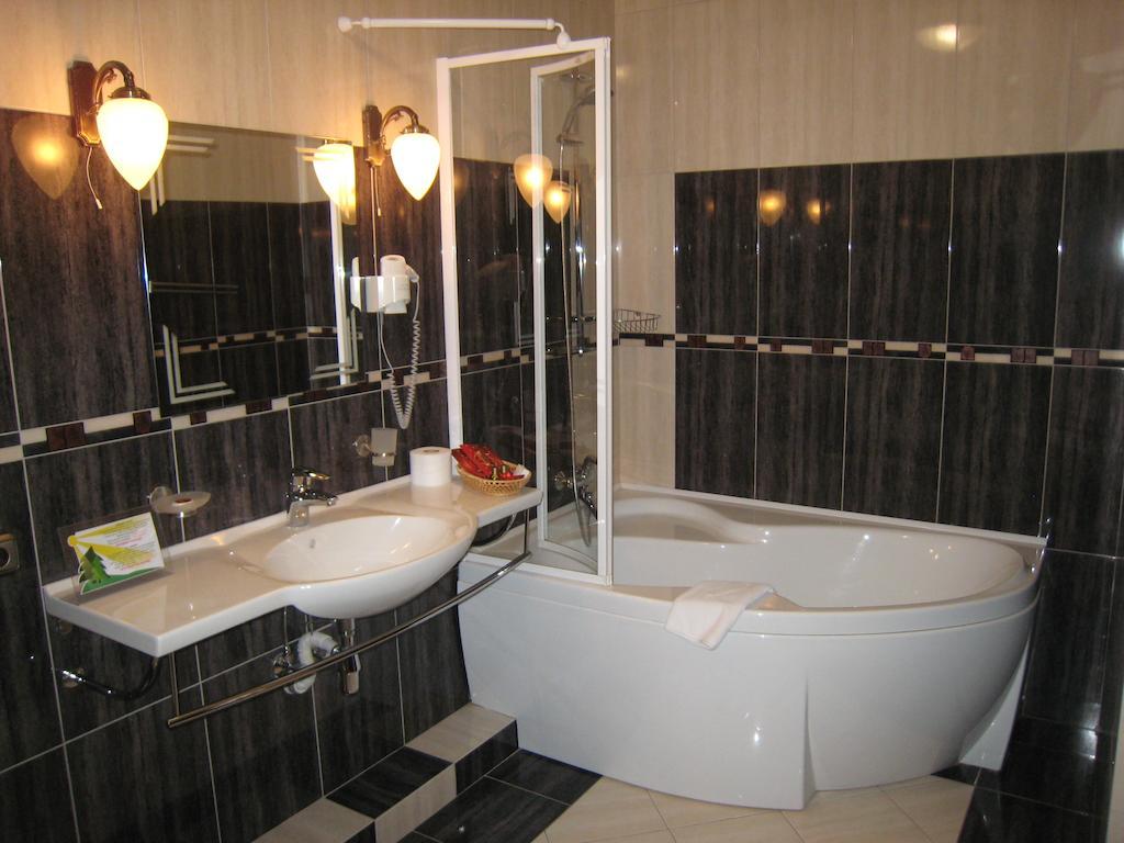 Atrium Hotel Ivano Frankivsk Ruang foto