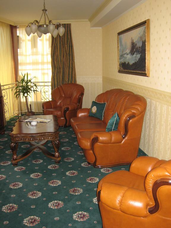 Atrium Hotel Ivano Frankivsk Ruang foto