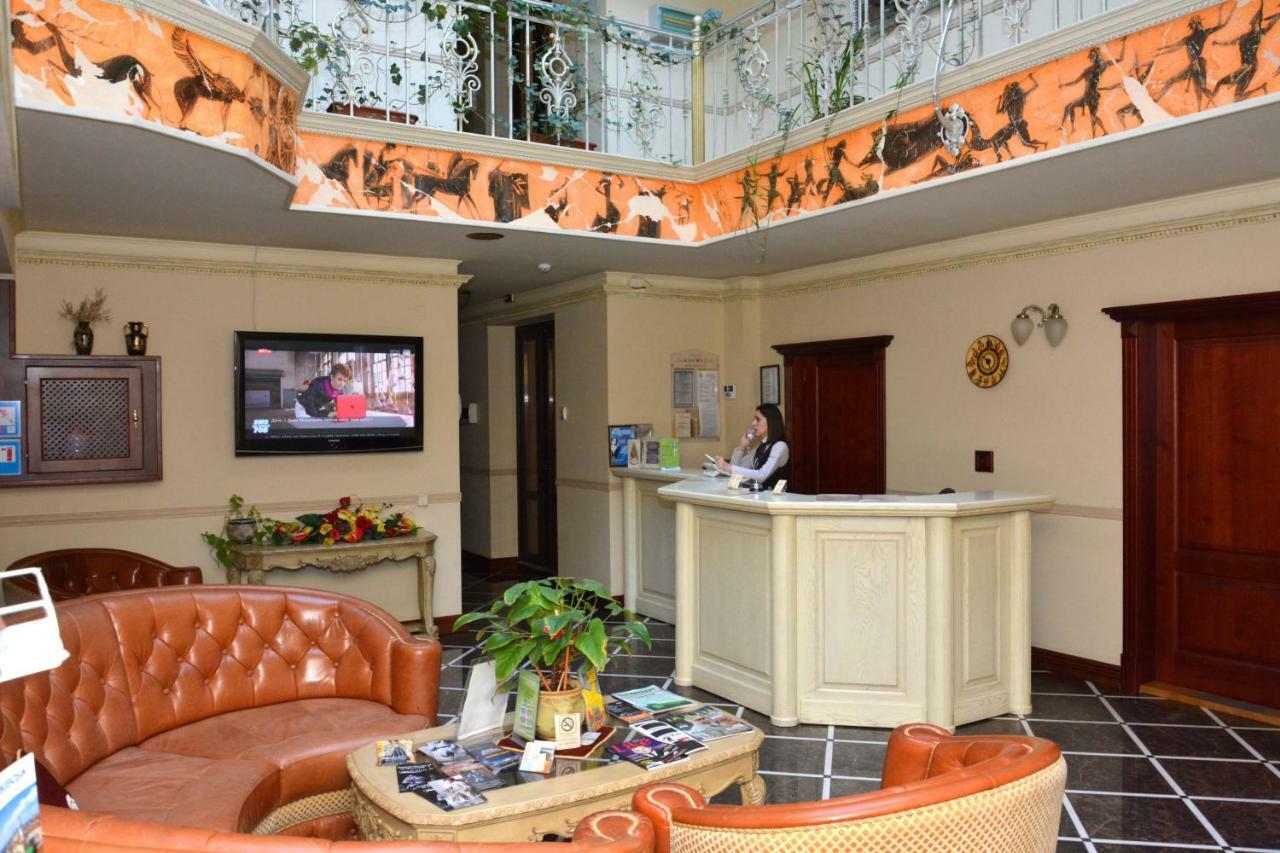 Atrium Hotel Ivano Frankivsk Bagian luar foto
